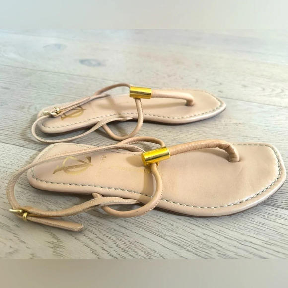 Vince Camuto nude sandal with gold detail size 36 - Picture 3 of 4
